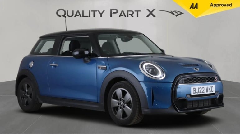 MINI HATCHBACK