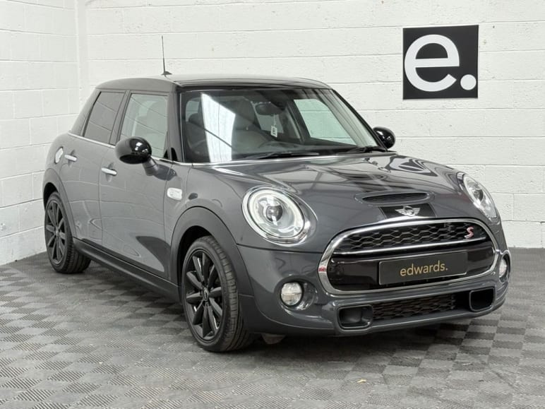 MINI HATCHBACK