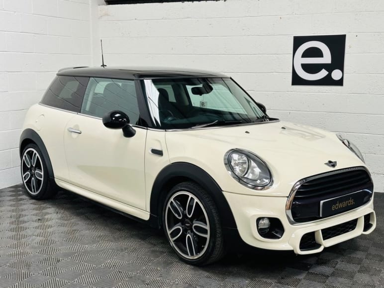 MINI HATCHBACK