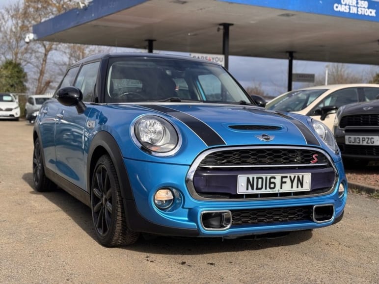 MINI HATCHBACK