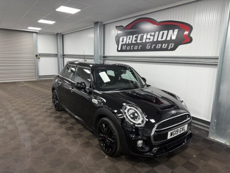 MINI HATCHBACK