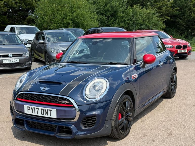 MINI HATCHBACK