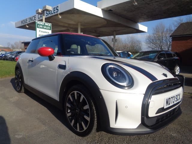 MINI HATCHBACK