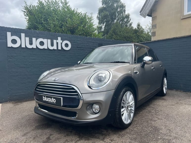 MINI HATCHBACK