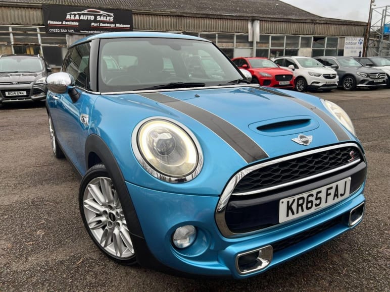 MINI HATCHBACK