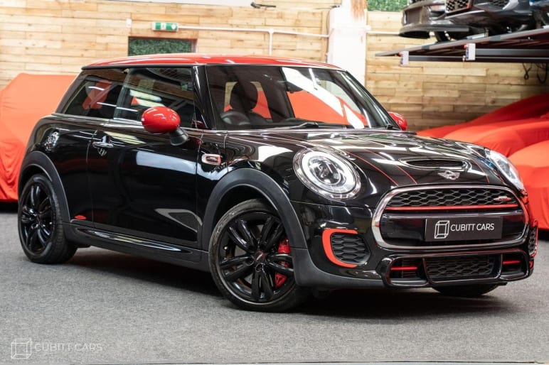 MINI HATCHBACK