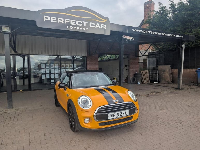 MINI HATCHBACK