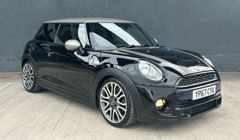 MINI HATCHBACK