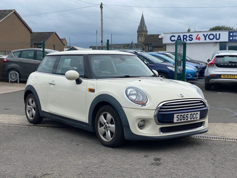 MINI HATCHBACK