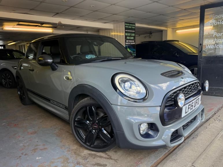 MINI HATCHBACK