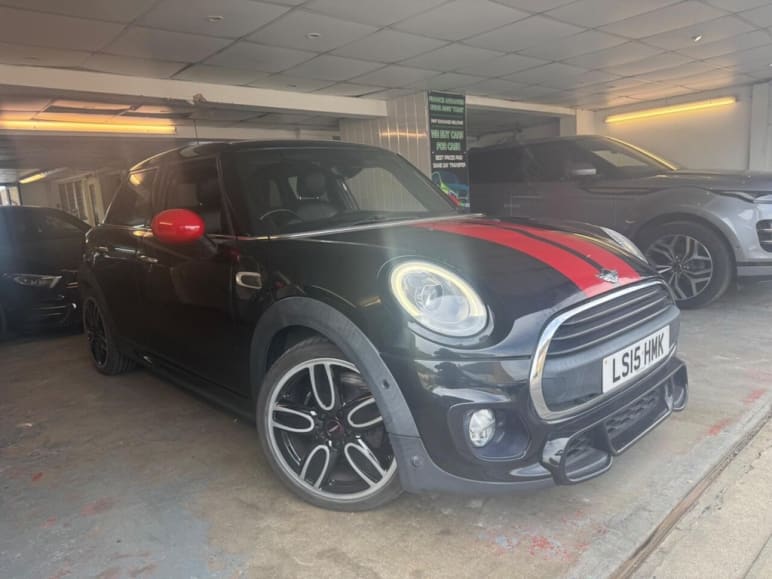 MINI HATCHBACK
