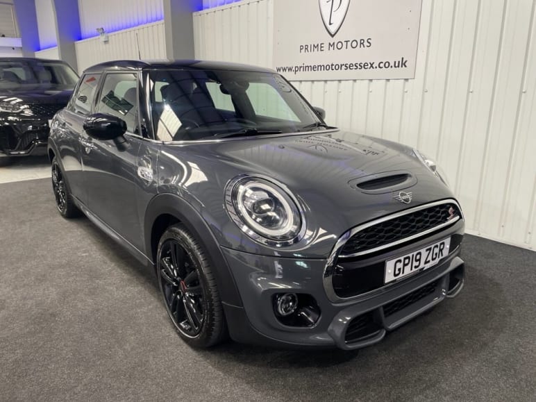 MINI HATCHBACK
