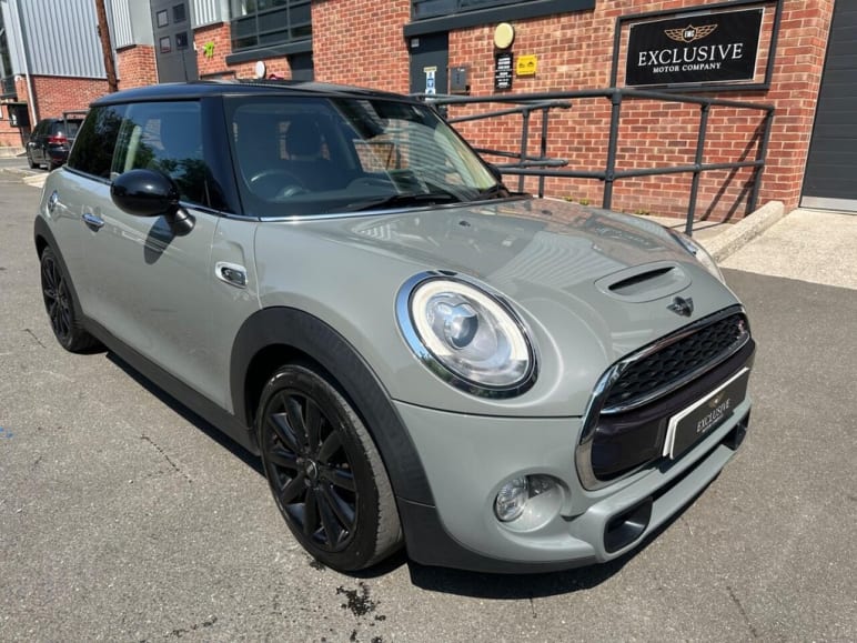 MINI HATCHBACK