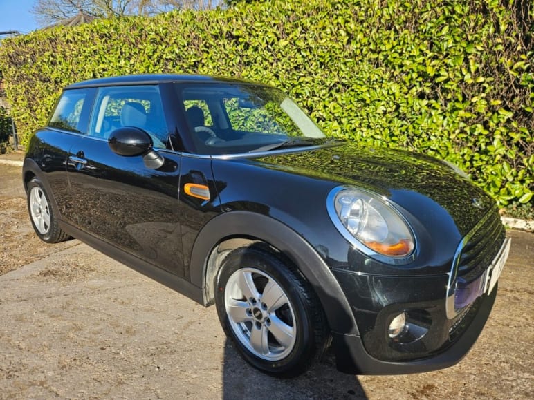 MINI HATCHBACK