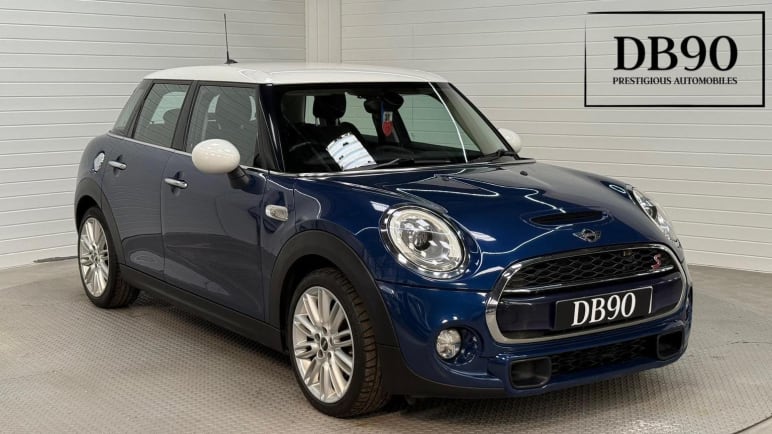 MINI HATCHBACK
