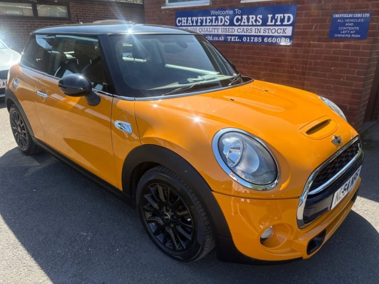MINI HATCHBACK