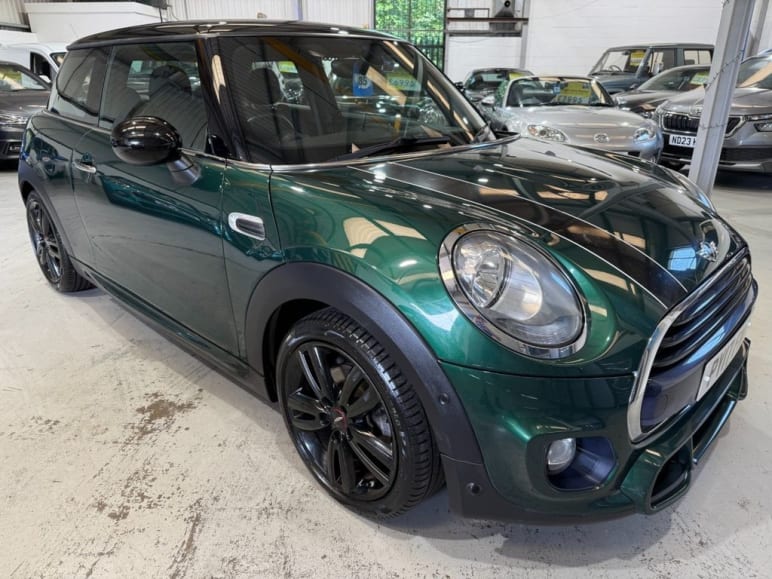 MINI HATCHBACK