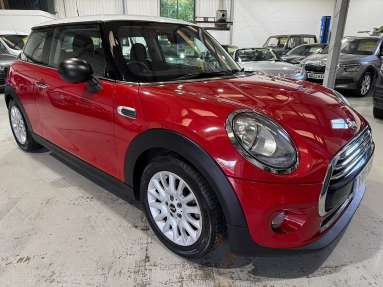 MINI HATCHBACK