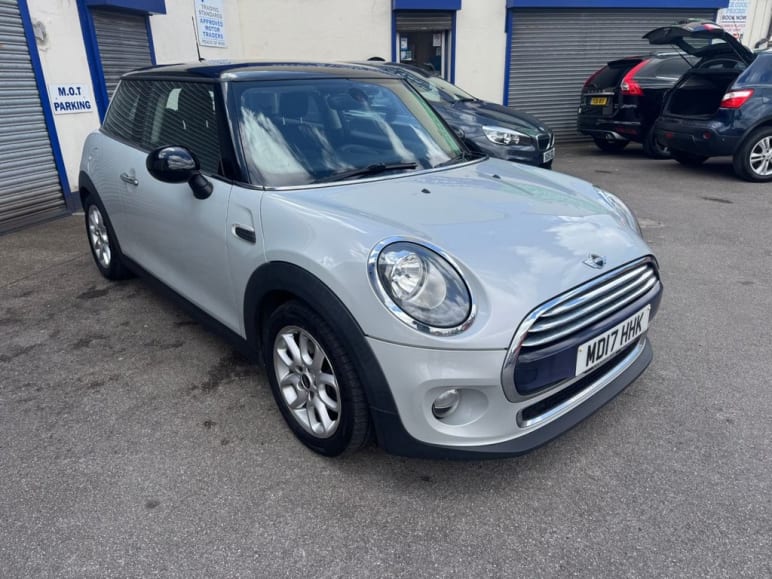 MINI HATCHBACK