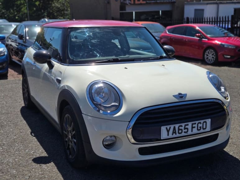 MINI HATCHBACK
