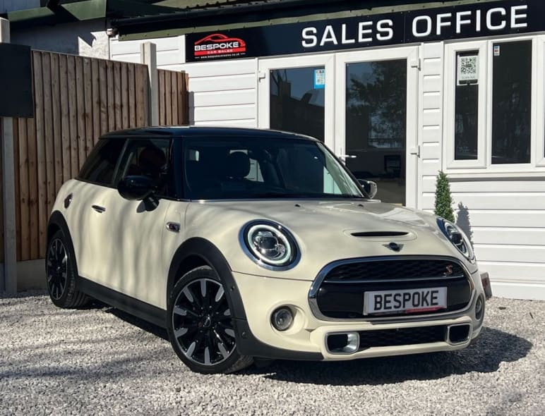 MINI HATCHBACK