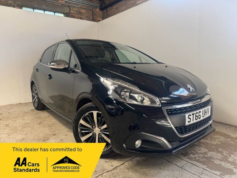 PEUGEOT 208