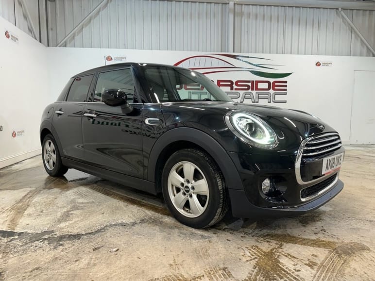 MINI HATCHBACK