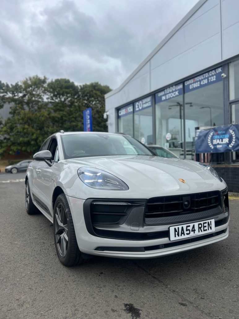 PORSCHE MACAN