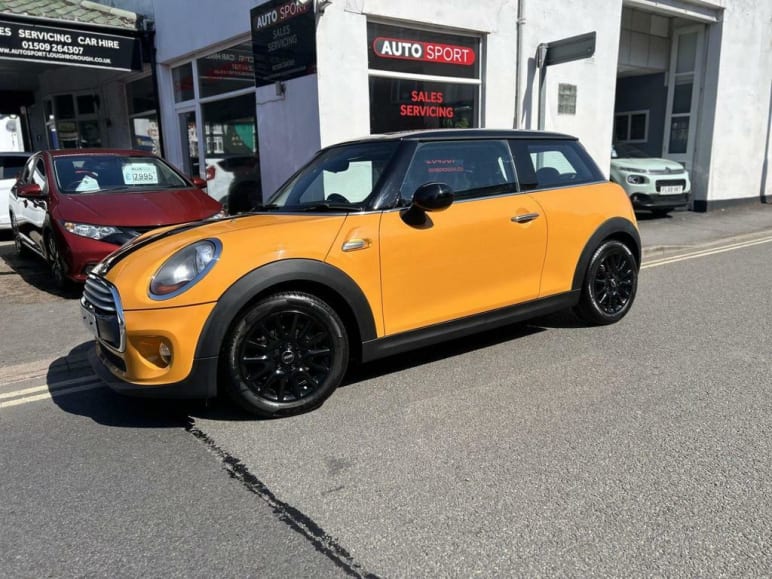 MINI HATCHBACK