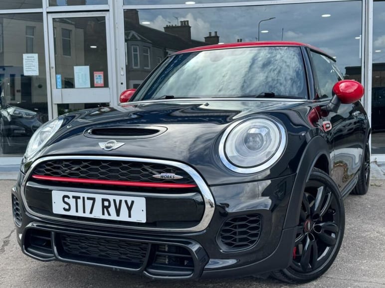 MINI HATCHBACK