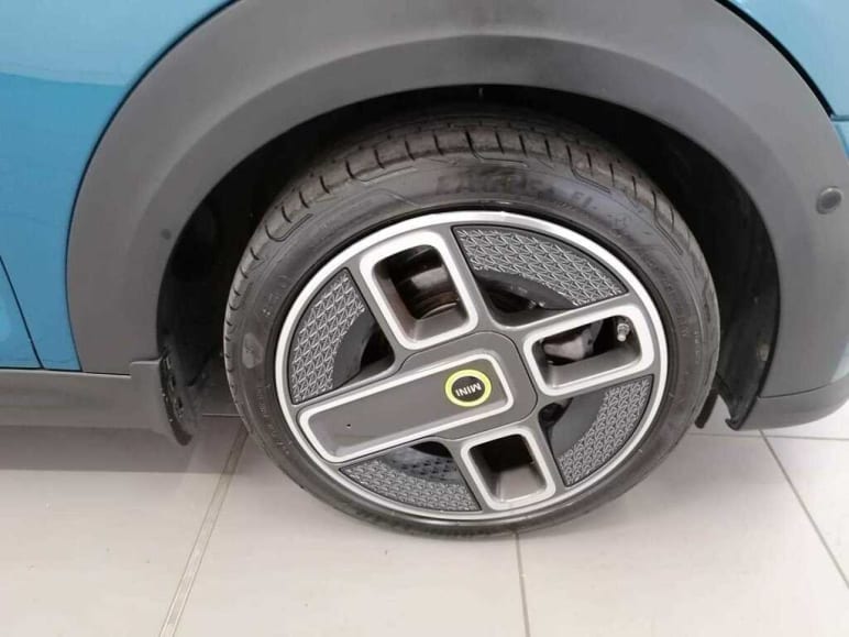 MINI HATCHBACK