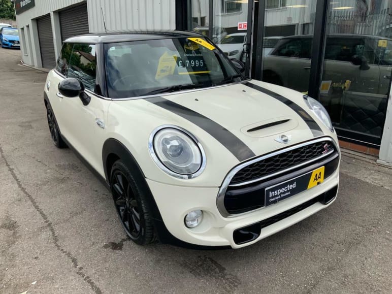 MINI HATCHBACK