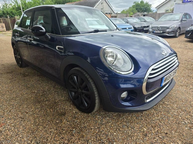 MINI HATCHBACK
