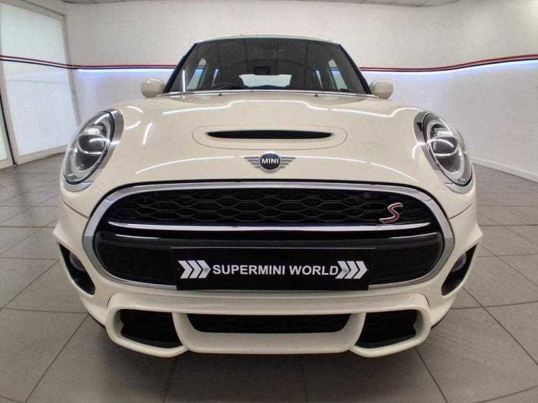 MINI HATCHBACK