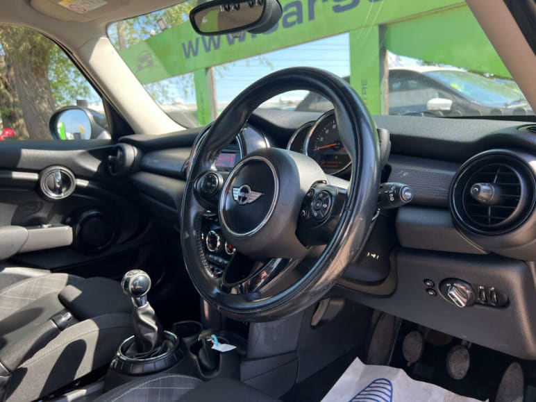 MINI HATCHBACK