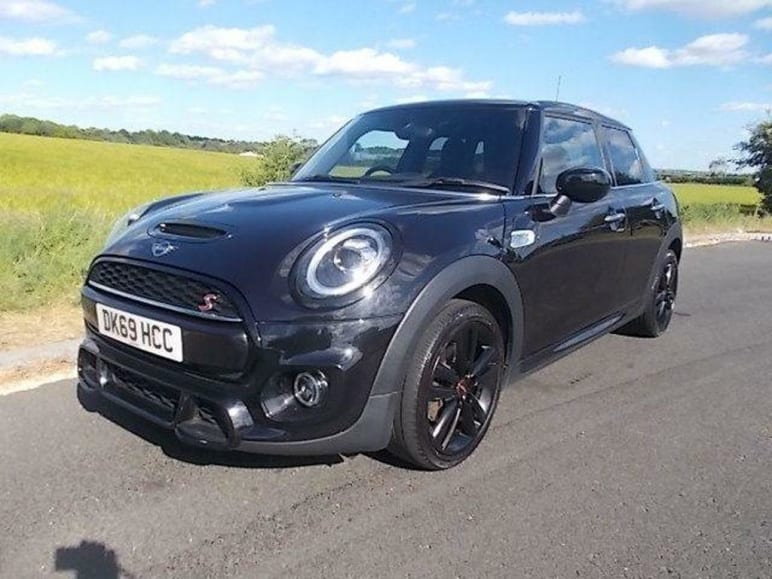 MINI HATCHBACK