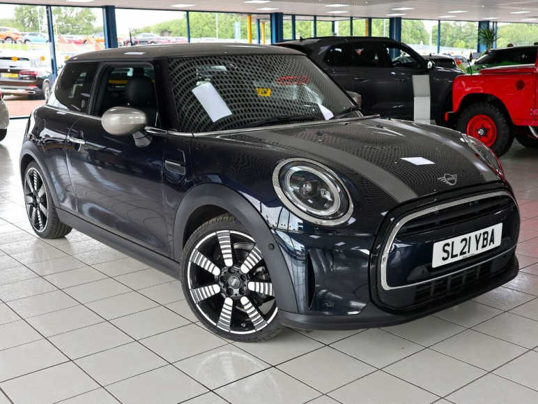 MINI HATCHBACK