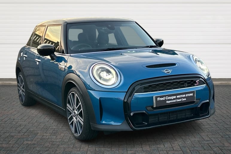 MINI HATCHBACK