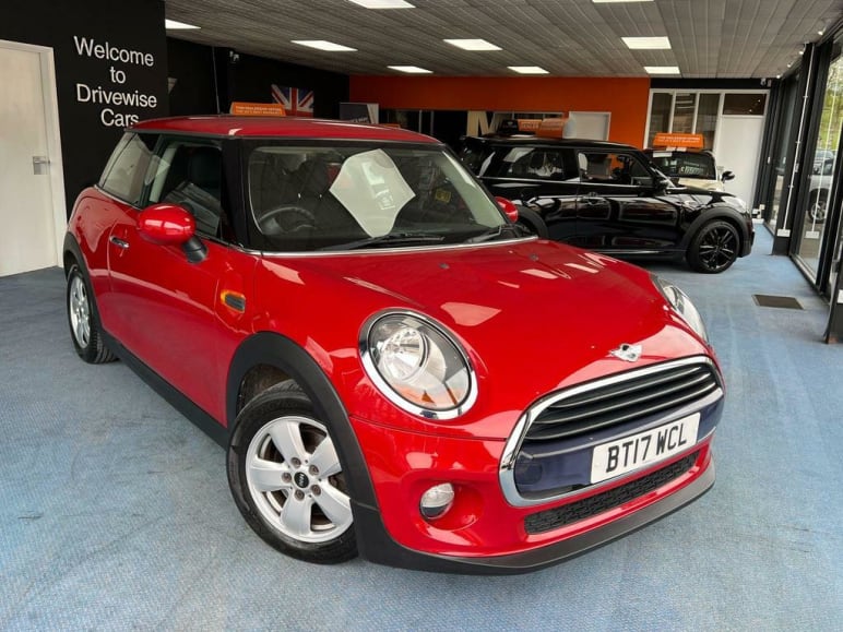 MINI HATCHBACK