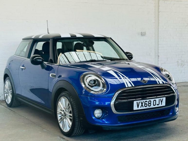 MINI HATCHBACK