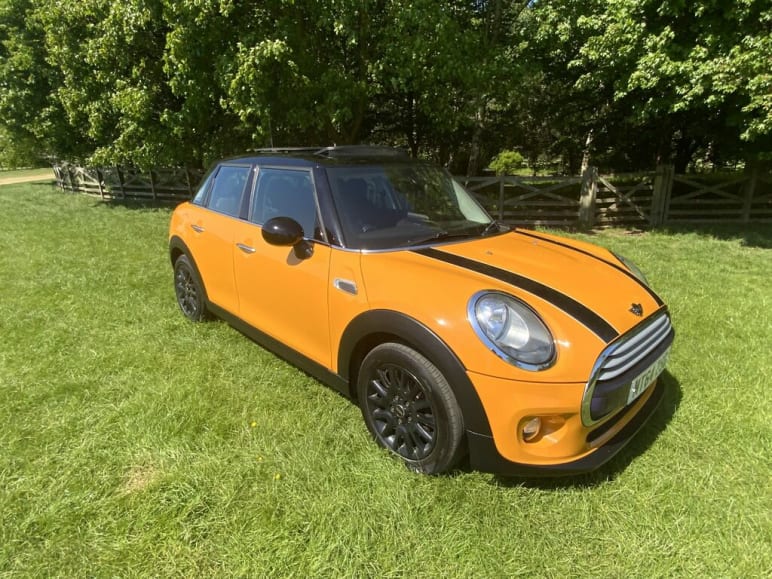 MINI HATCHBACK