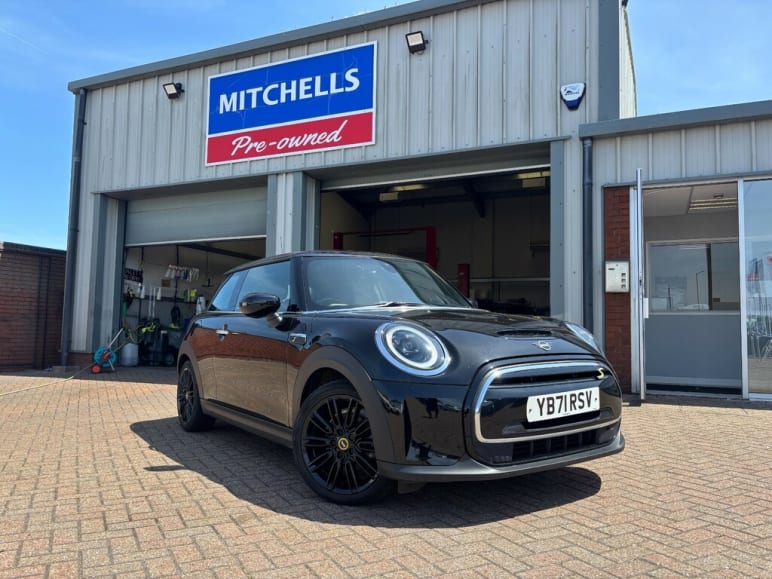 MINI HATCHBACK