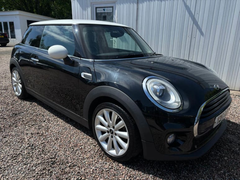 MINI HATCHBACK