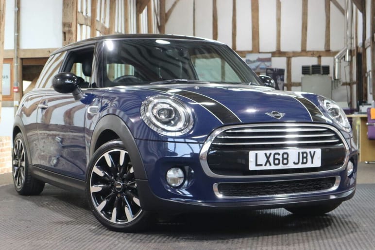 MINI HATCHBACK