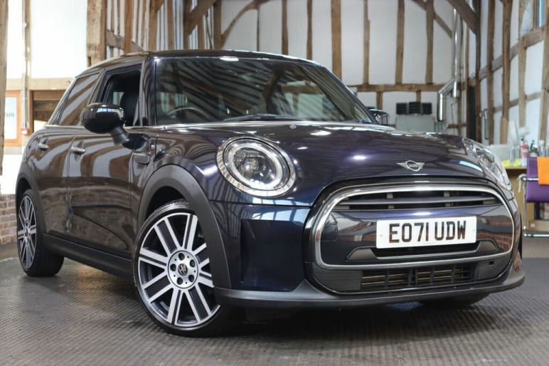 MINI HATCHBACK