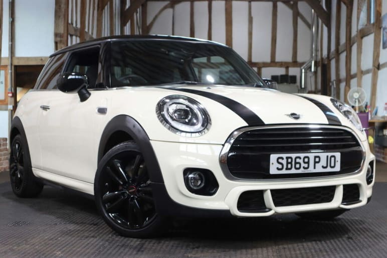 MINI HATCHBACK