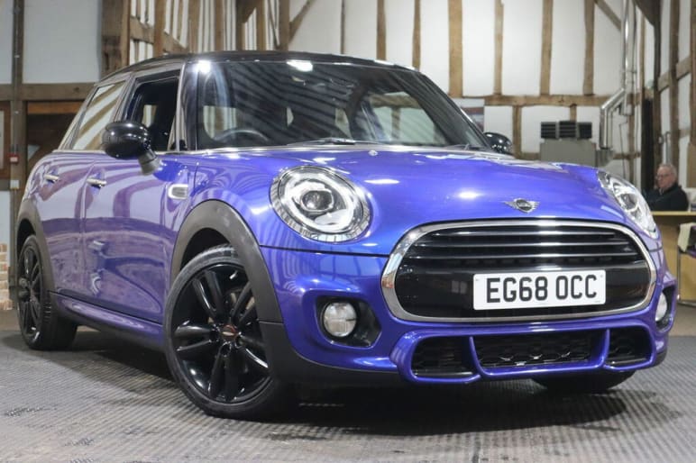 MINI HATCHBACK