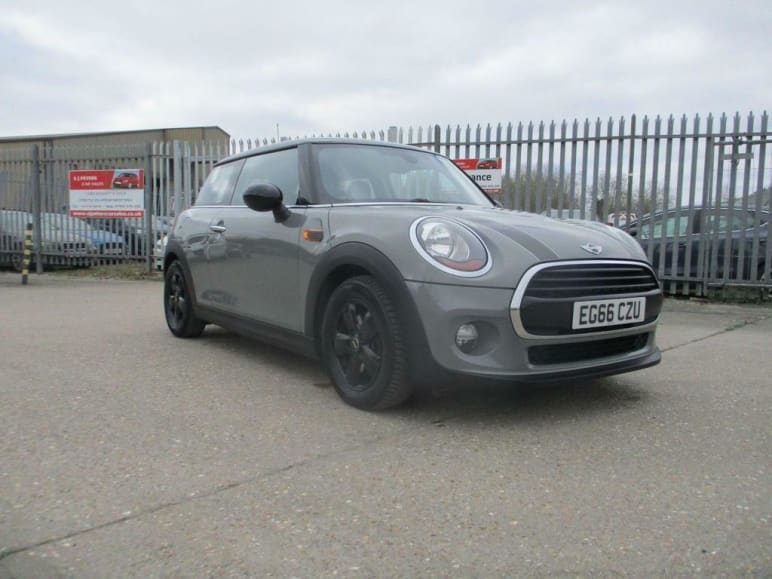 MINI HATCHBACK