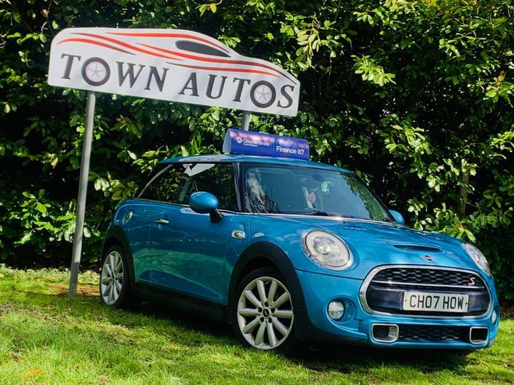 MINI HATCHBACK