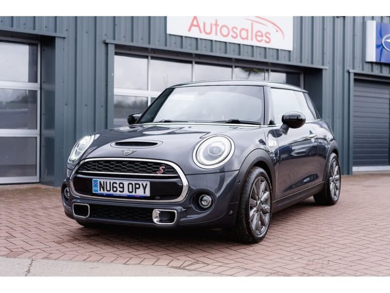 MINI HATCHBACK